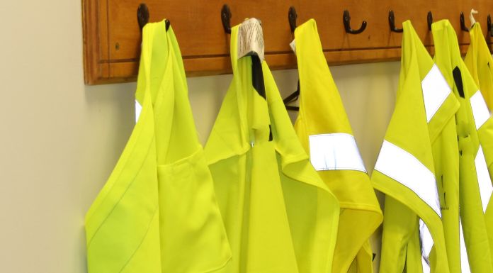 Clare Councillor Calls For Wearing Of Hi-Vis Jackets To Be Made Compulsory
