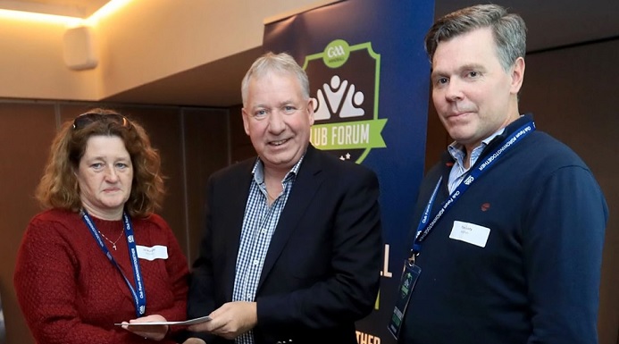 Liz Murphy and Tim Custy receiving award from GAA Handball President Joe Masterson (centre)